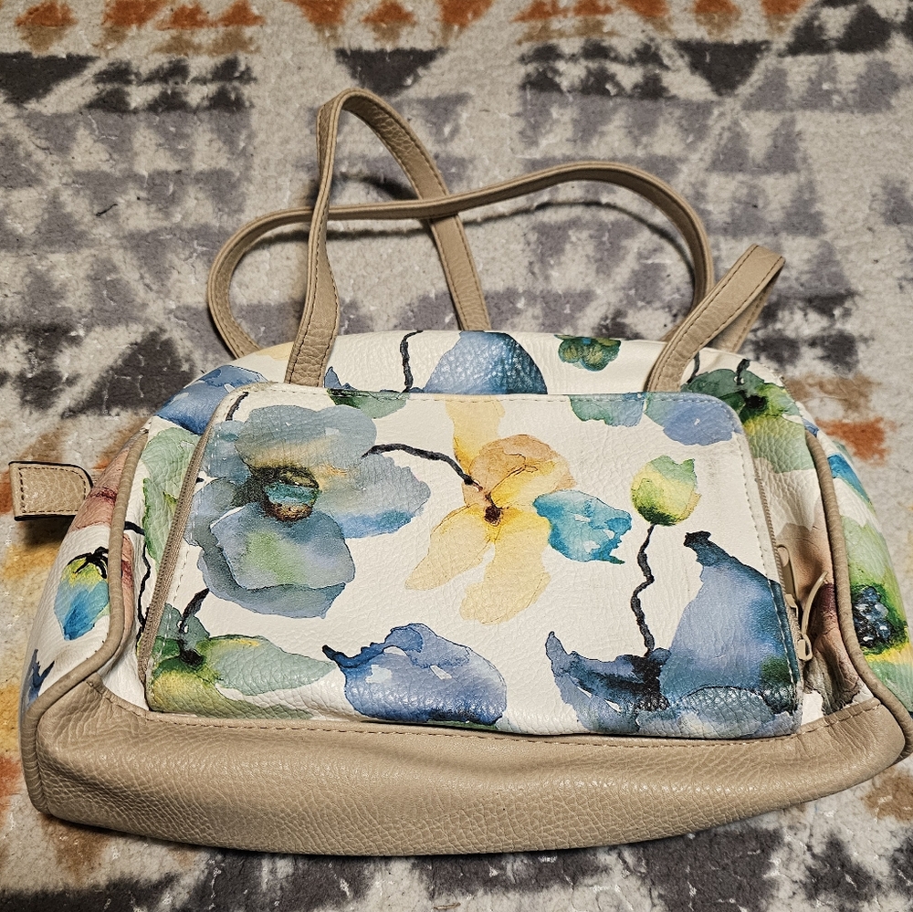 MultiSac bag with neutral background and floral print spring summer vacation